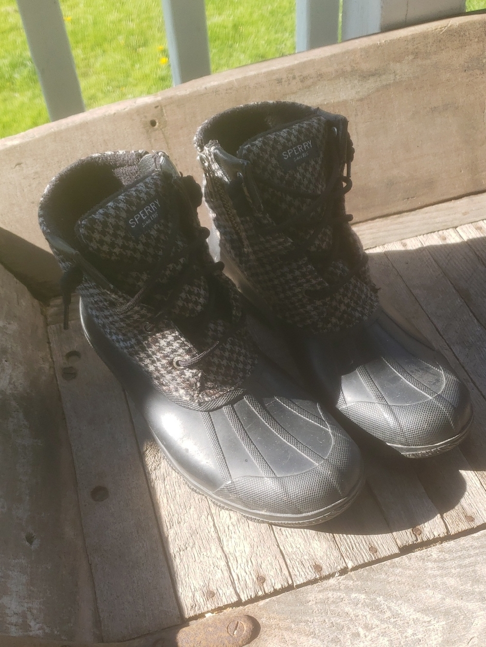 Sperry Black Houndstooth Lace-Up Duck Boots